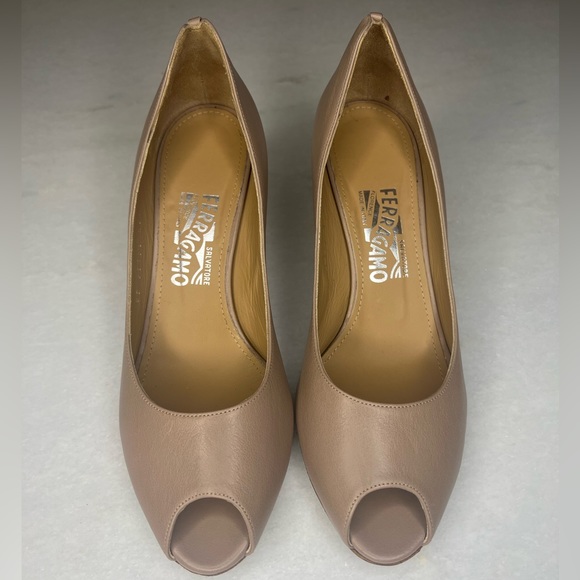 SALVATORE FERRAGAMO WOMENS PEEP TOE WEDGES LIGHT BEIGE SZ 9 - Picture 6 of 10